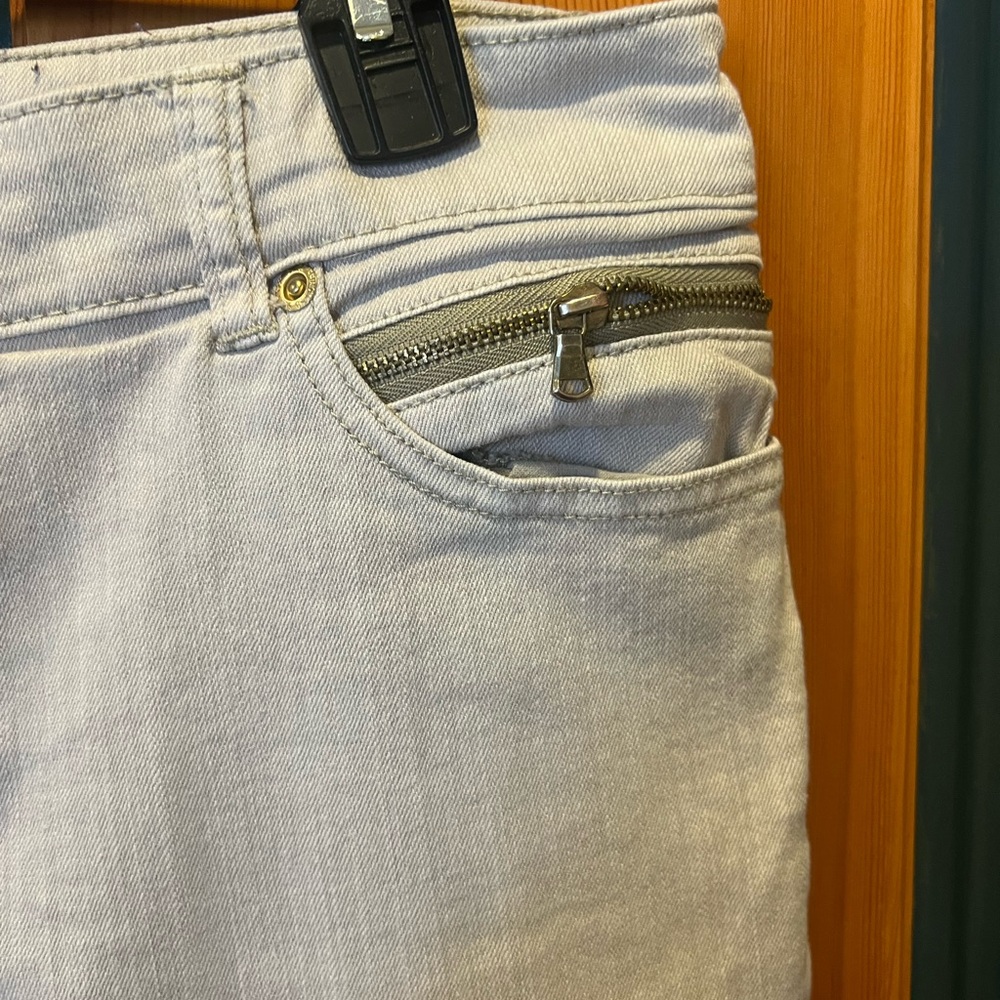 Chico’s Khaki Denim So Slimming Size 2 (Chicos sizing)